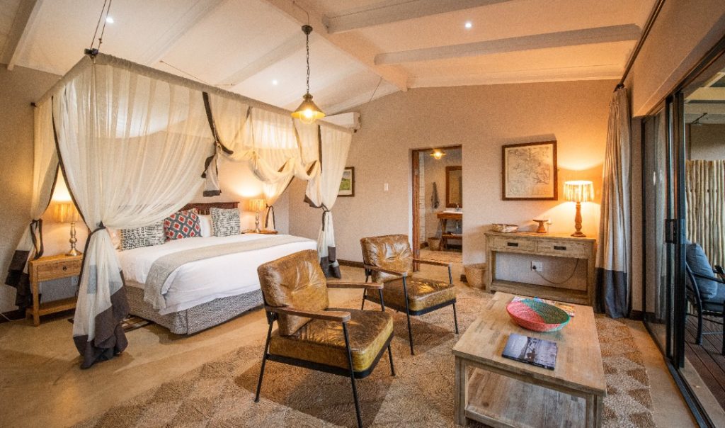 South Africa - Battlefields - Fugitives' Drift Lodge Elegant Four poster bed