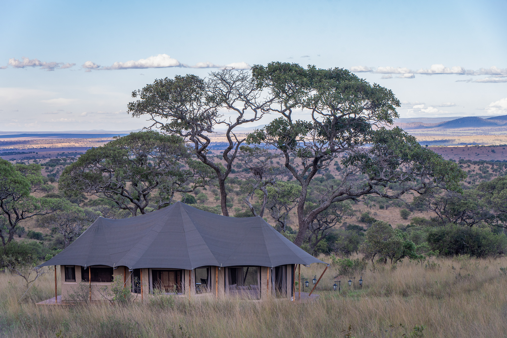 Aurari-camp-northern-serengeti-woga-kuria-hills-view