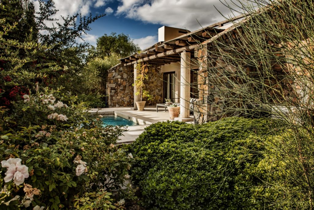 Argentina - Mendoza - 1584 - Cavas Wine Lodge gardens