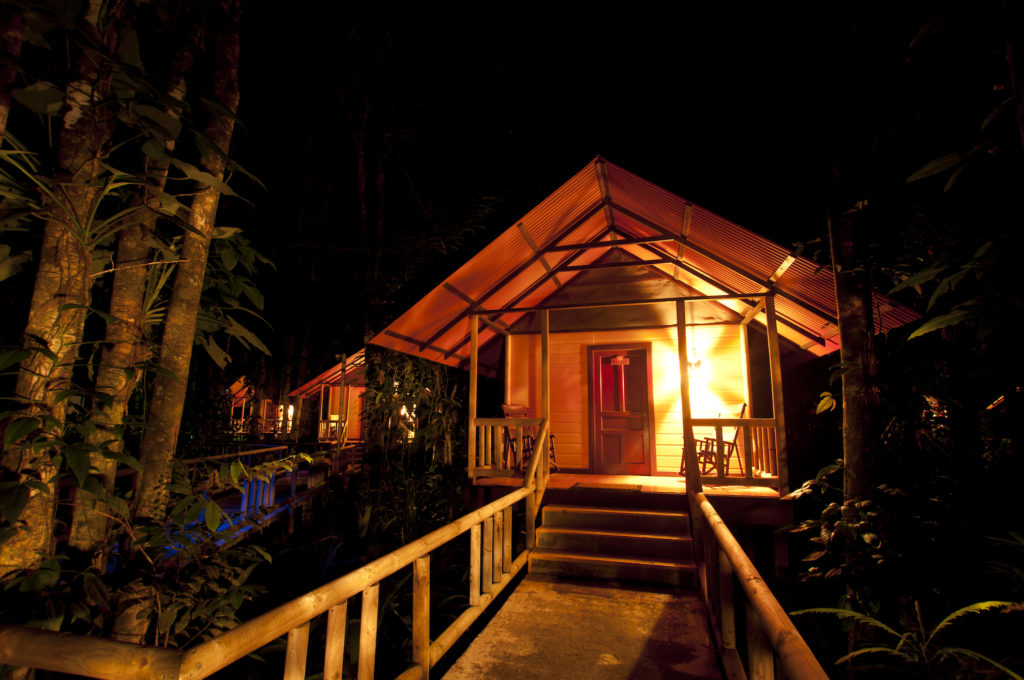 Costa Rica - Tortuguero - 1570 - Evergreen Lodge at night