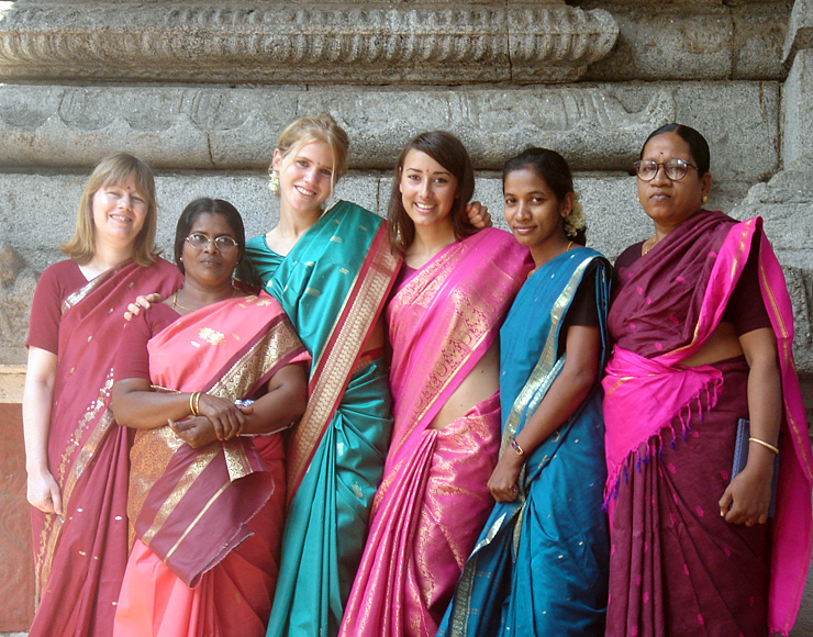 Volunteers in India Dress