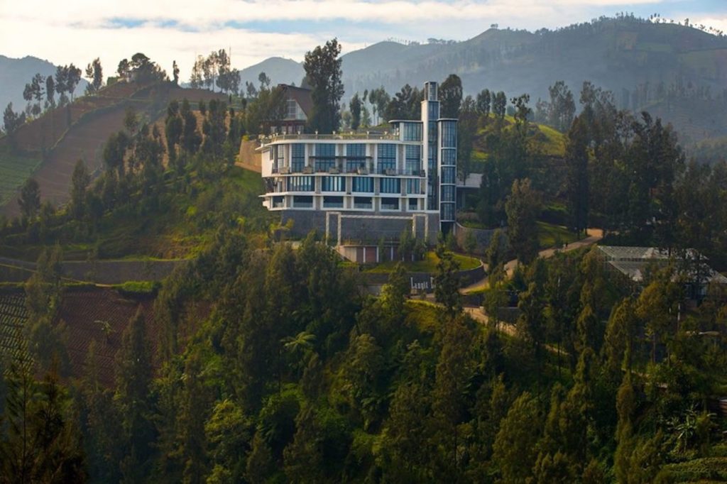 Indonesia - Bromo Tengger Semeru - 18268 - Mountain top resort