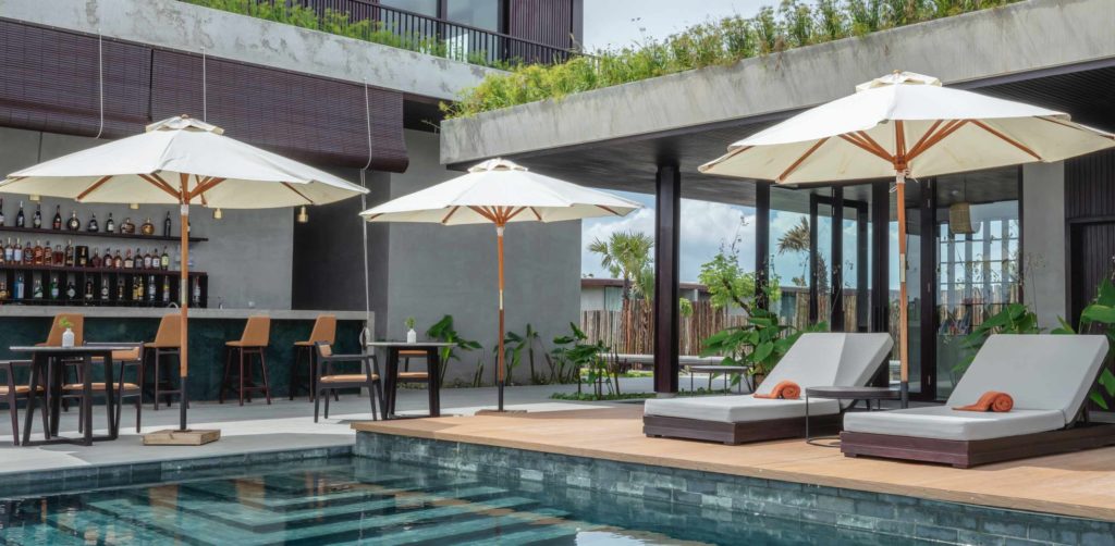 Cambodia - Kampot - 18260 - Sun Loungers and Pool