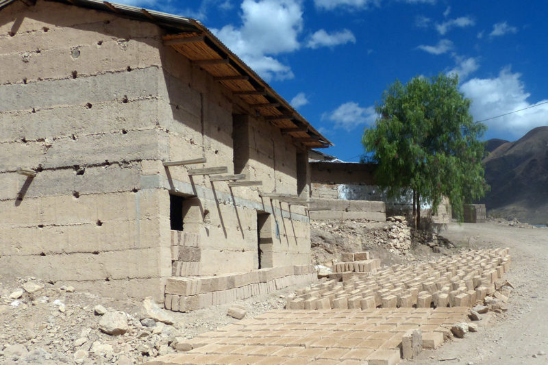 Bioclimatic Village House Peru