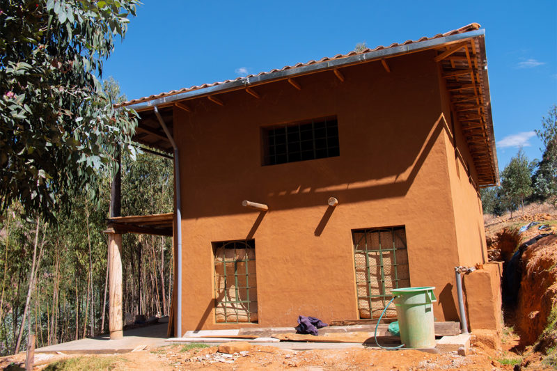 Build and Eco House in Peru